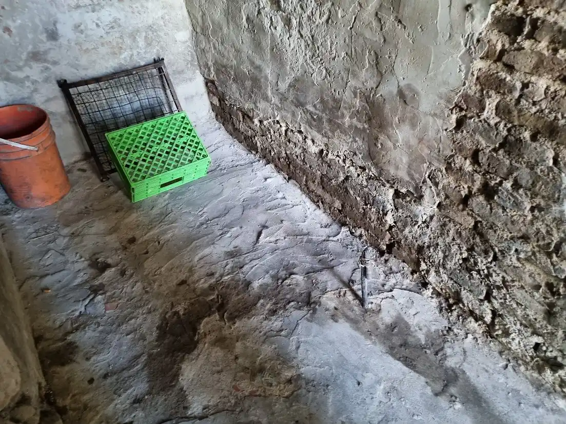 El final del pasillo que se alquila a "25 mil por mes" en el domicilio de Iván Núñez.