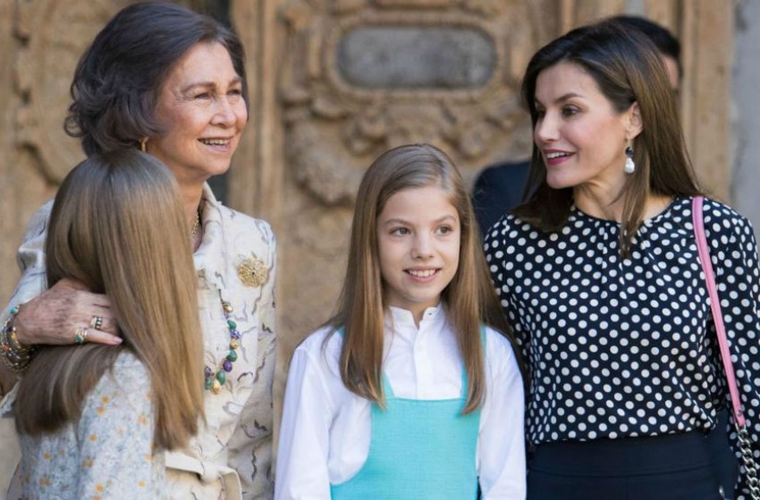 El video de dos reinas que se pelean por una foto