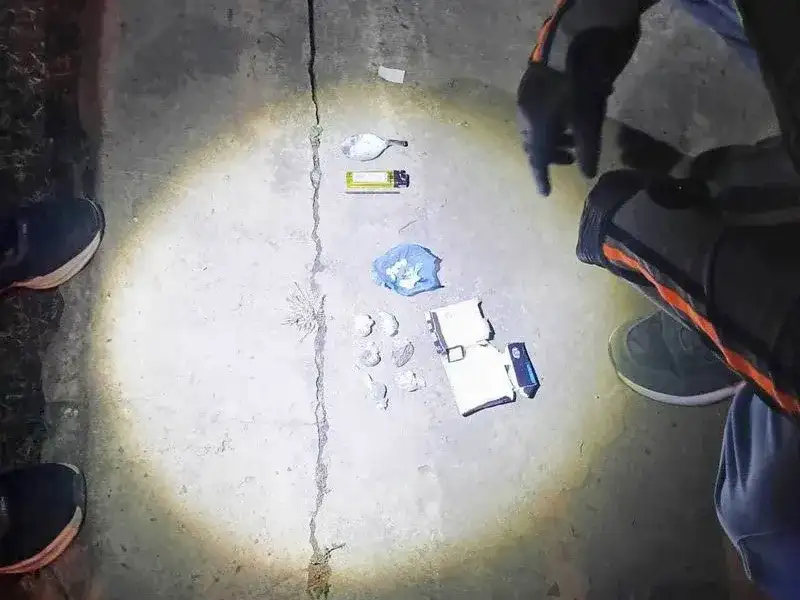 Capturan a un sujeto y secuestran drogas y un arma blanca