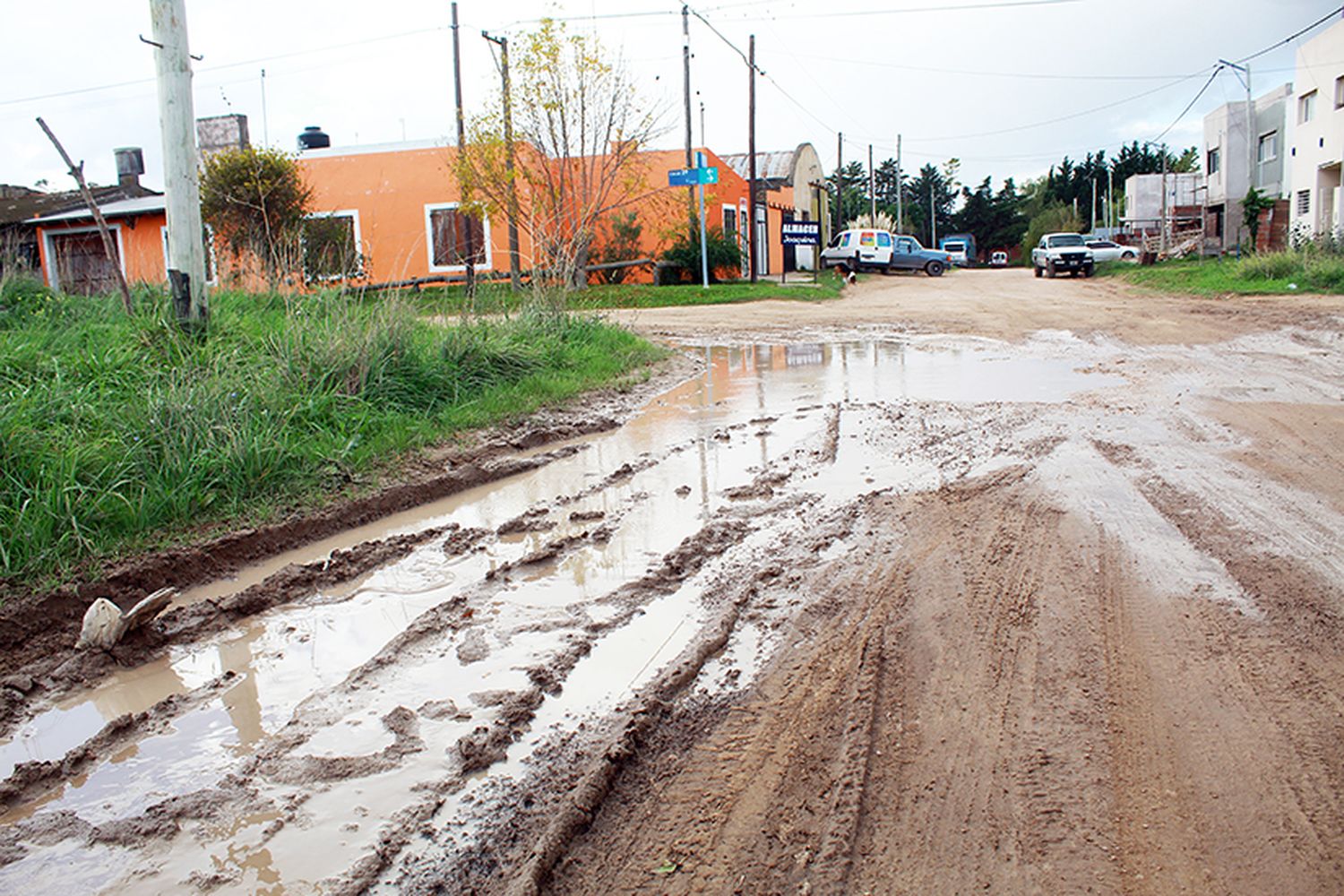 Barrio Los Alamos: varias necesidades aquejan a vecinos