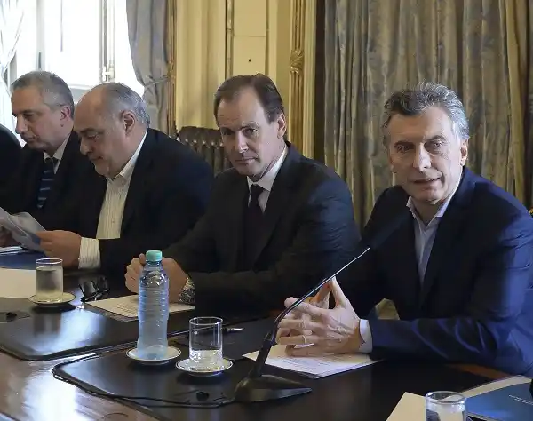 Macri viaja a Davos con el gobernador Bordet en la comitiva