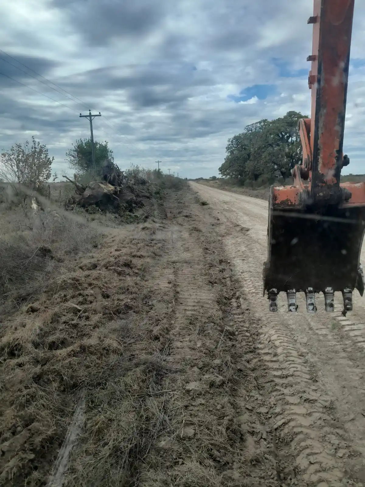 Octavo Distrito: Coordinan tareas viales con maquinaria privada hacia el arroyo Portugués