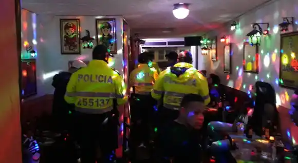 Más de 100 menores en una discoteca y descubrieron a muchos armados