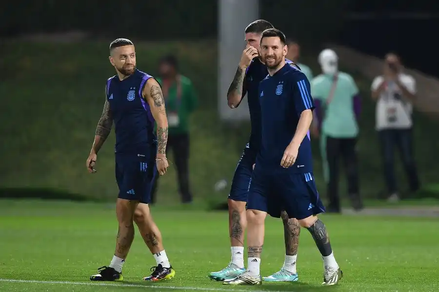 Argentina entrenó con Messi como titular