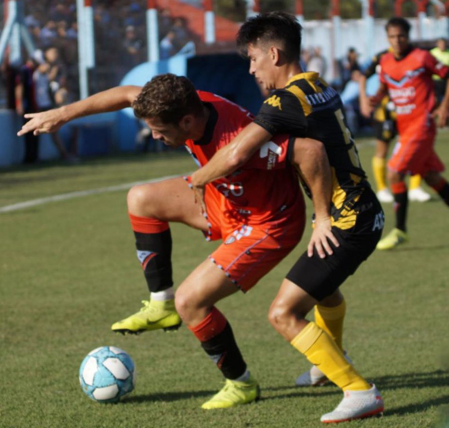 Santamarina estuvo a la altura y volvió de Adrogué con un empate para valorar