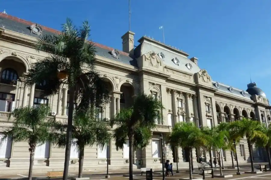 Paritaria central: el gobierno propuso a los estatales un segundo aumento del 31%; llegará al 77% anual