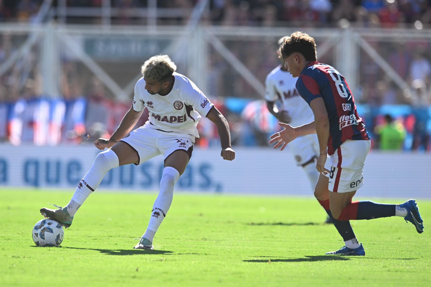 Con dos goles de Bou, Lanús derrotó a San Lorenzo en el Gasómetro