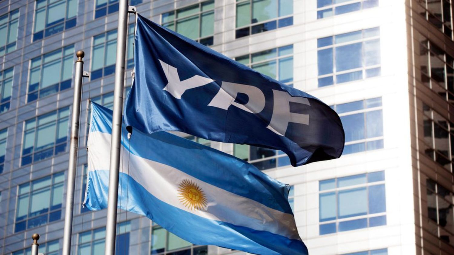 YPF hace cambios en su estructura organizativa