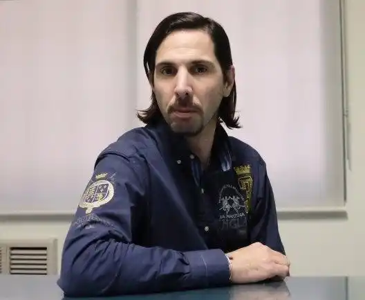 El gigoló estafador es furor en las redes sociales: mirá los memes