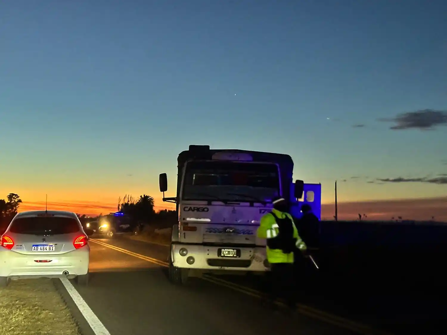 Personal de la Policía de Seguridad Vial organiza la circulación en la zona.
