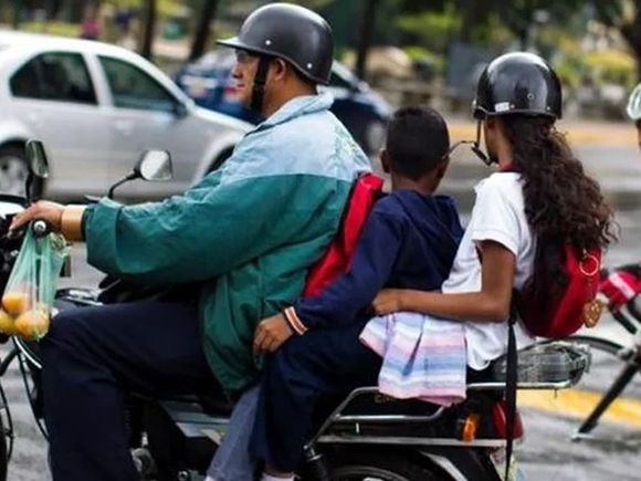 Motorizados que transporten niños menores de 10 años serán sancionados