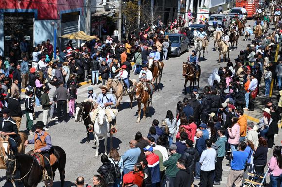 Tras el desfile en el centro, El Rincón de los Gauchos celebra su aniversario en su sede