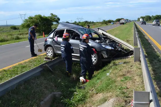 Dos personas murieron en un terrible accidente en Ceibas