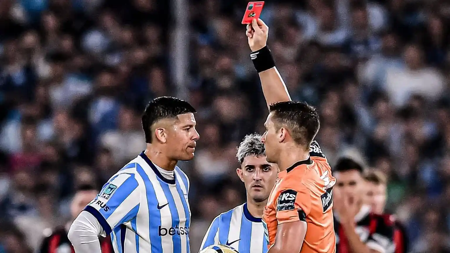 Marcos Rojo fue expulsado contra River.