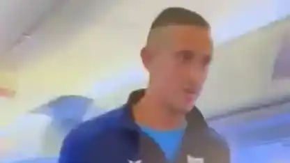 Un futbolista fue arrestado en un avión por amenaza de bomba