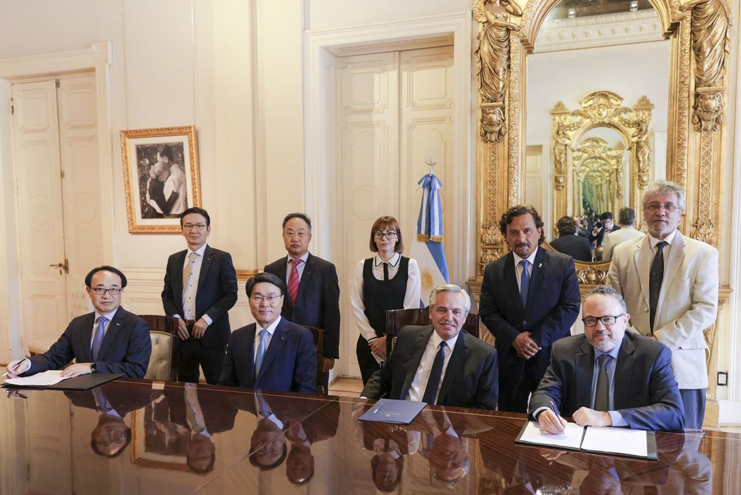El Presidente se reunió con empresarios de Corea del Sur que operaran el litio