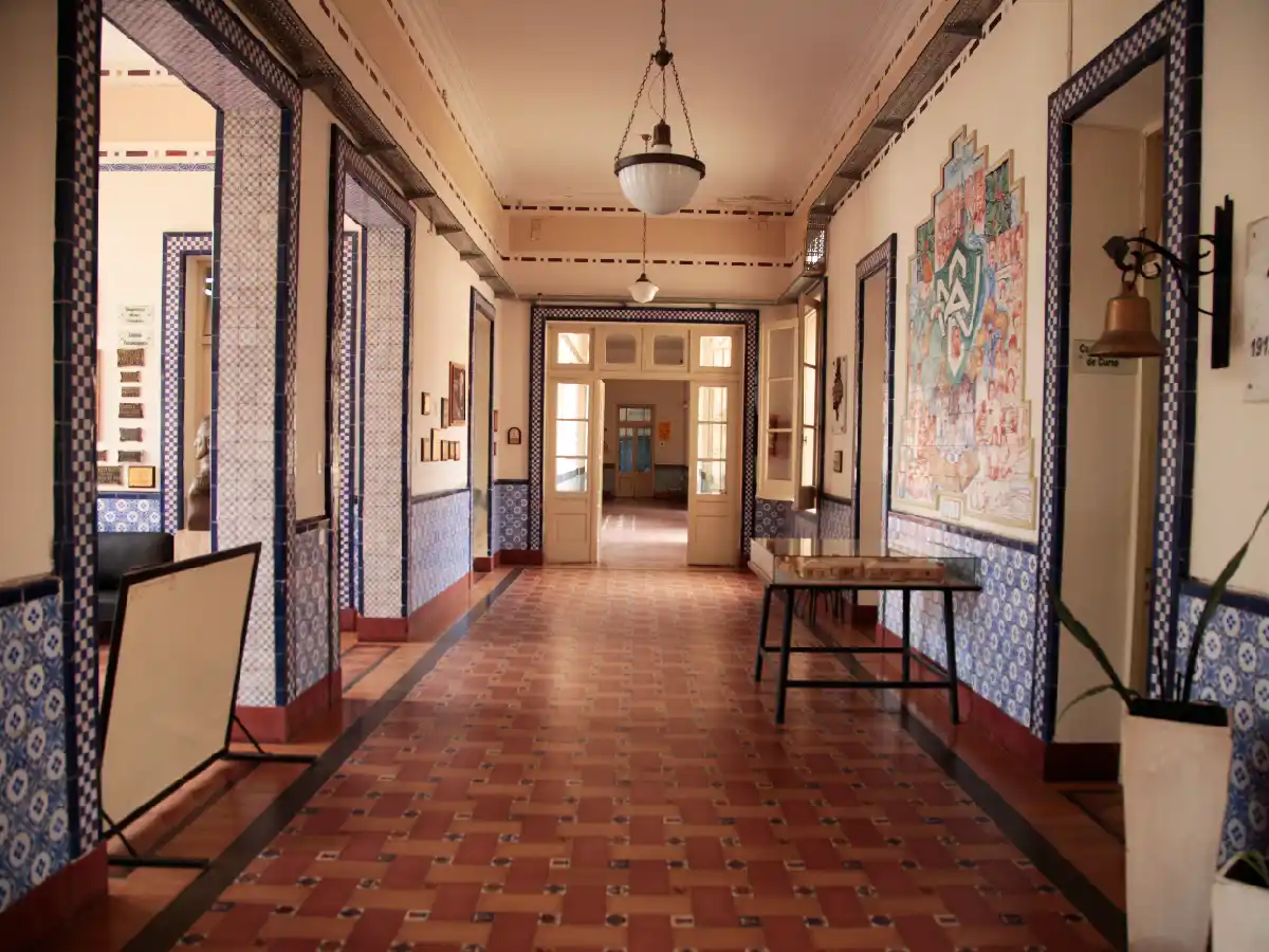 “La Normal”: ¿Por qué es una escuela y no un colegio?         