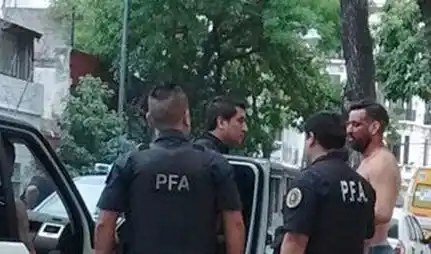 Un jugador de Vélez involucrado en una batalla campal 