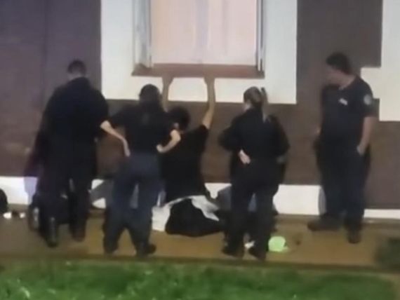 Golpiza en la vía pública: aprehendieron a dos jóvenes que amenazaron de muerte a otro