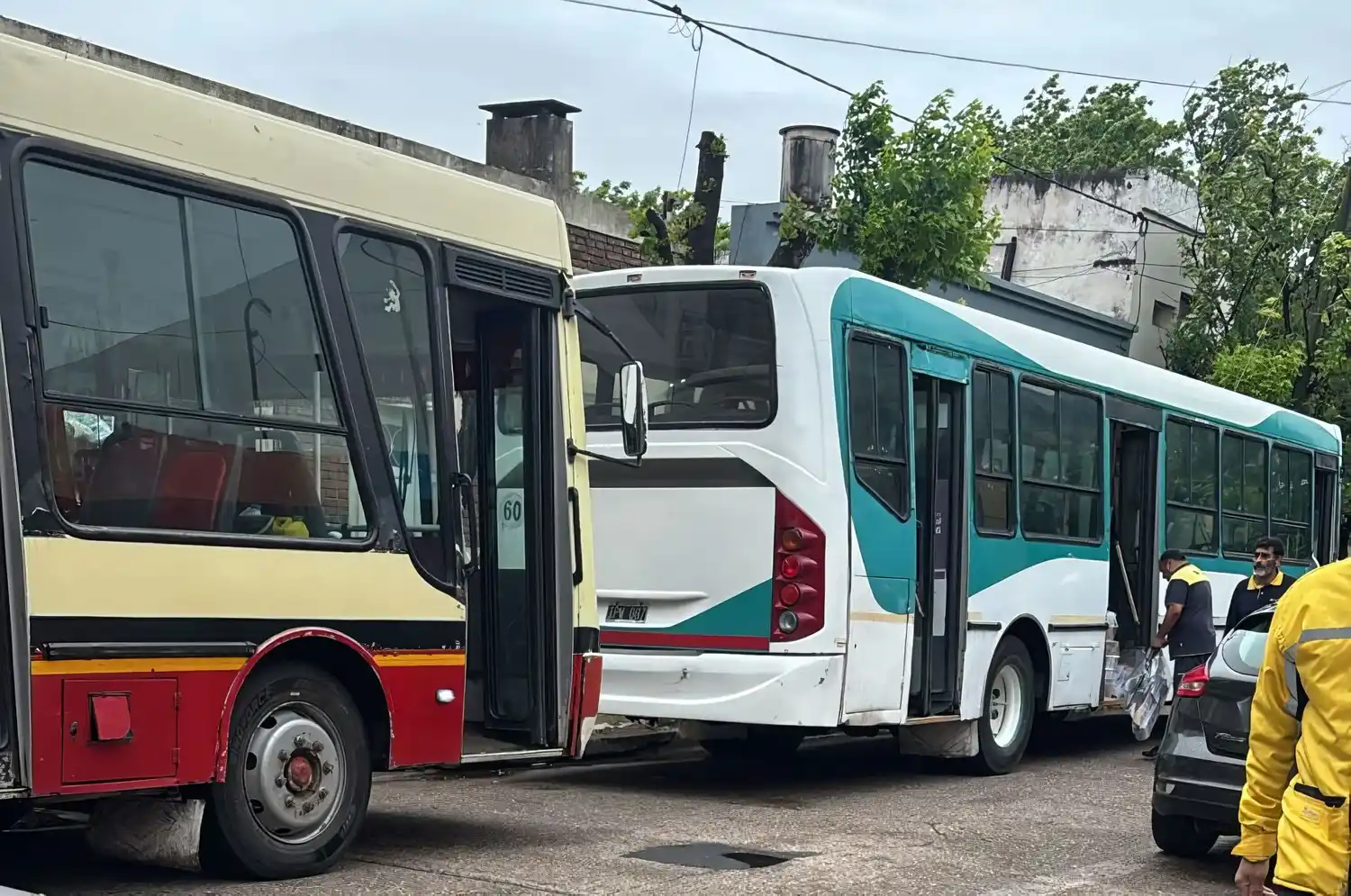 Personal del Correo y policía trabajaba en la distribución de urnas.