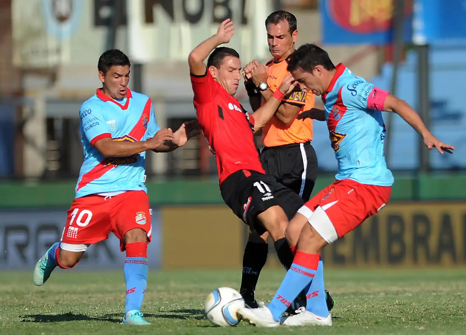 Arsenal ganó en cancha  pero perdería los puntos
