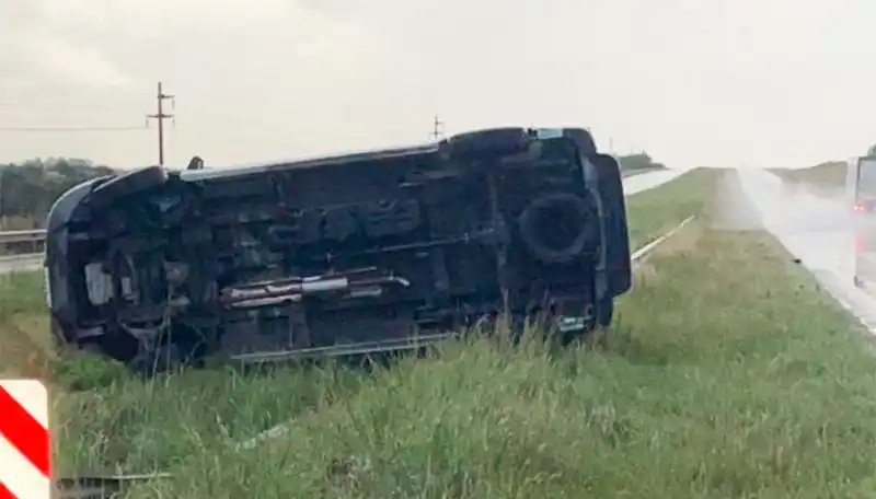 Perdió el control de su auto y volcó en la autovía Artigas