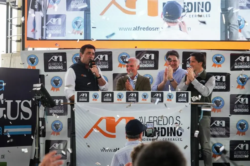 Mondino festeja la primavera con una agenda multirraza y federal