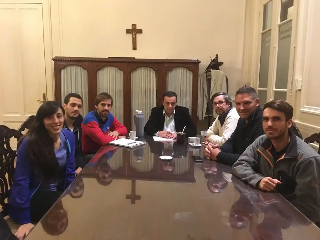Cáffaro se reunió con referentes del hockey y handball de Zárate