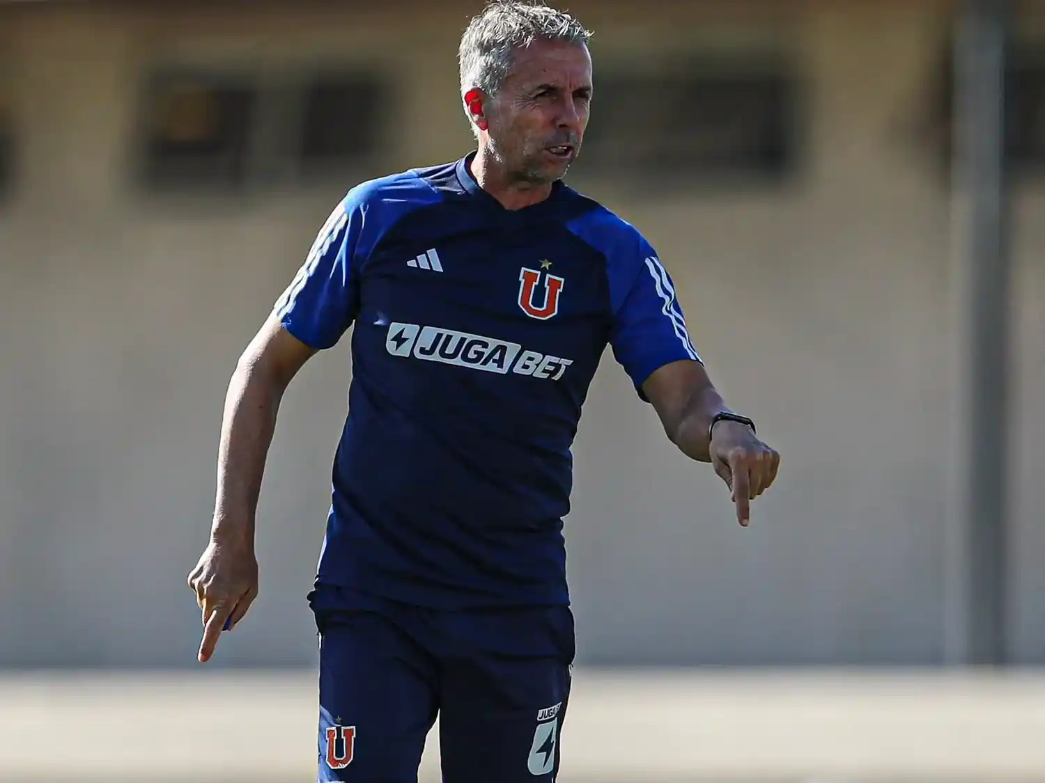 Alvarez viene de dirigir a Universidad de Chile.