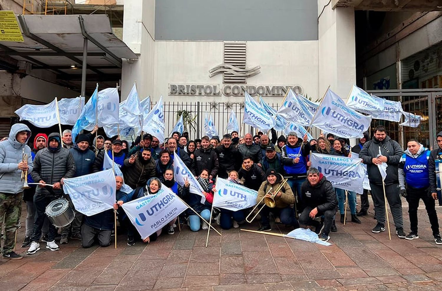 UTHGRA Mar del Plata acampa en el Hotel Bristol contra la informalidad y la persecución