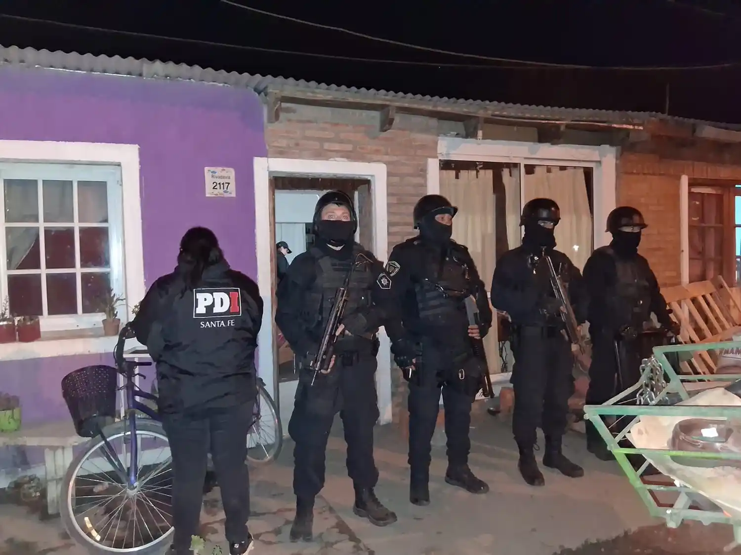 Uno de los domicilios allanado en la noche del viernes.