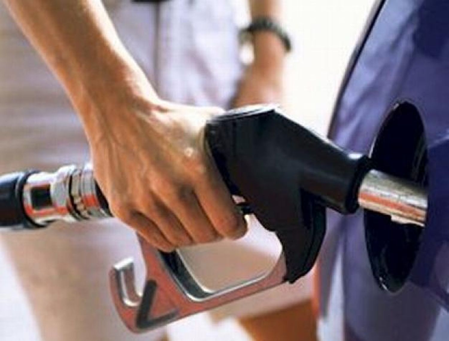 Aumenta la nafta entre un 7 y 8 por ciento
