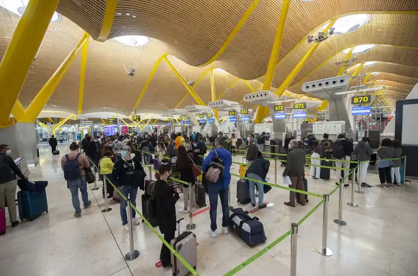 Se quedaron varados en Madrid 300 pasajeros que venían a Venezuela: entérese ¿Por qué?