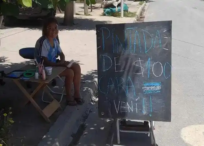 Mundial de Qatar: “pintada de cara”, el emprendimiento de Benjamín