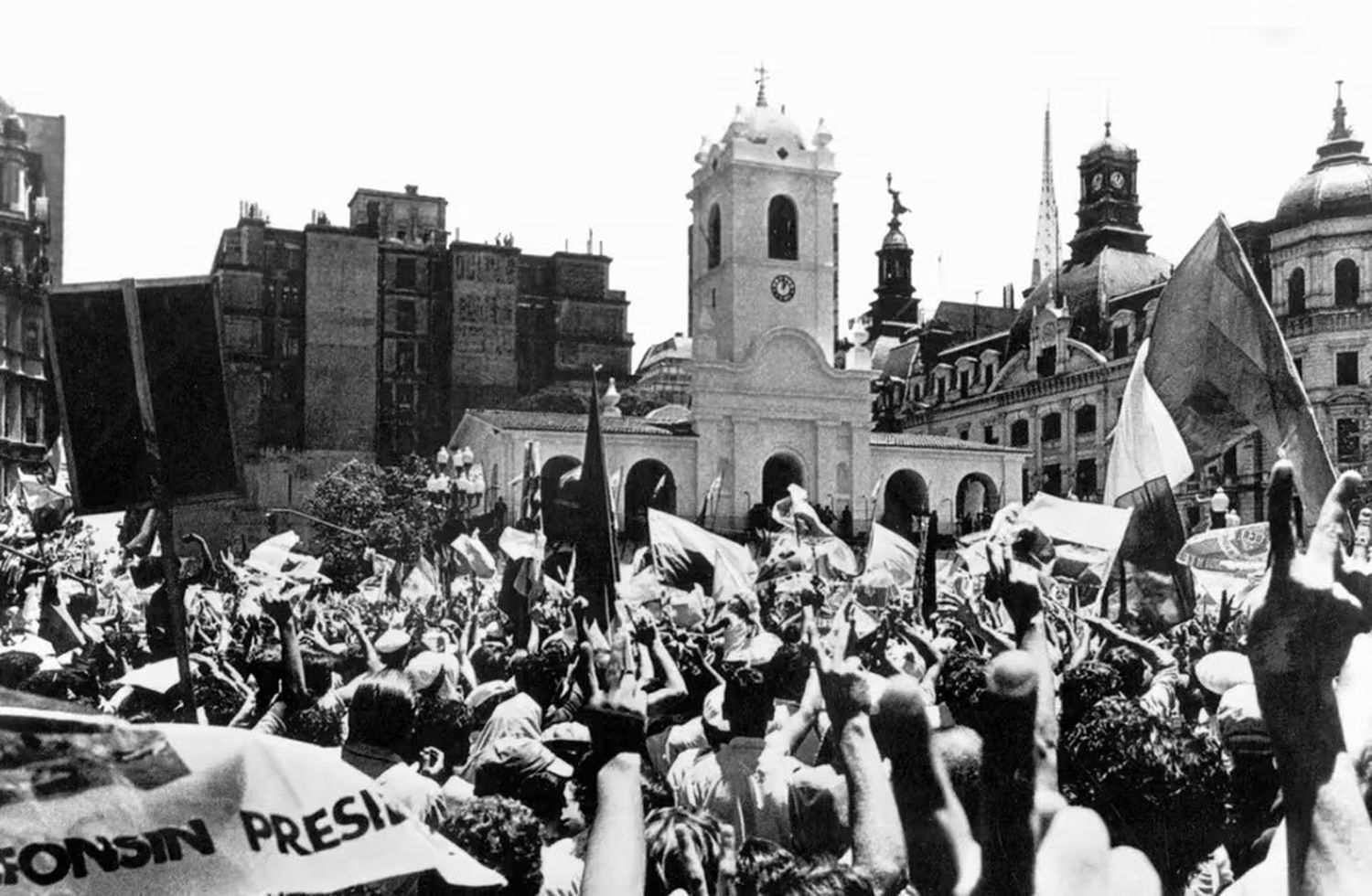 Hace más de 40 años. La celebración del regreso de la democracia a la Argentina