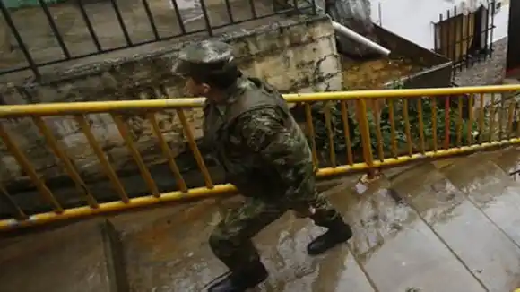 En  INVESTIGAN a más de 100 militares por entregar armas al CLAN del GOLFO y disidencias de las FARC