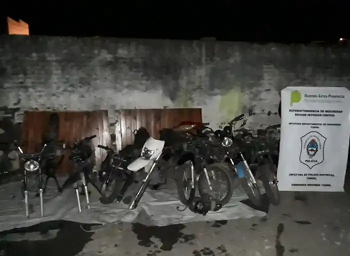 En dos allanamientos recuperaron motocicletas desarmadas y elementos robados