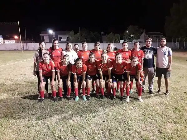 Independiente y Unión del Suburbio golearon y definirán la Copa Ciudad de Gualeguaychú