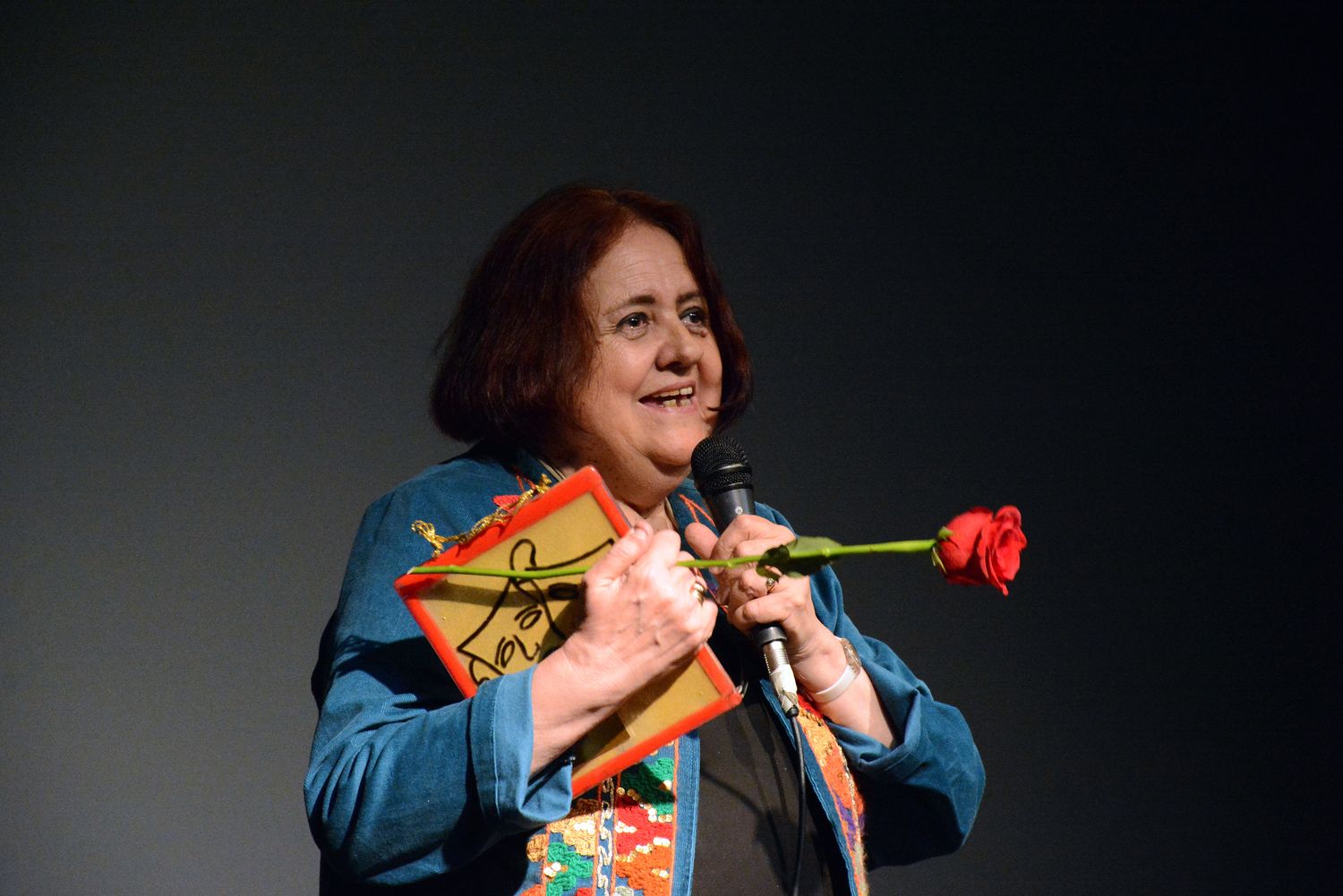 La ministra Chiqui González, fue reconocida por su trayectoria en Rosario