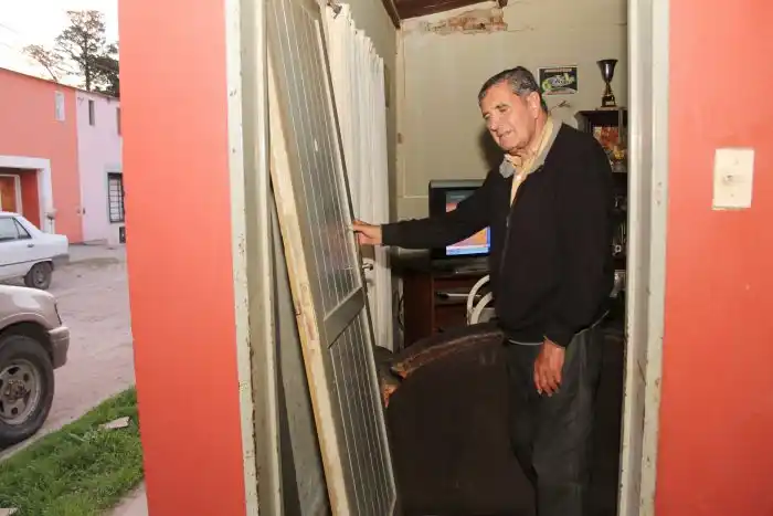 “Rompieron la puerta de casa a patadas y nos despertamos ante los reiterados golpes”