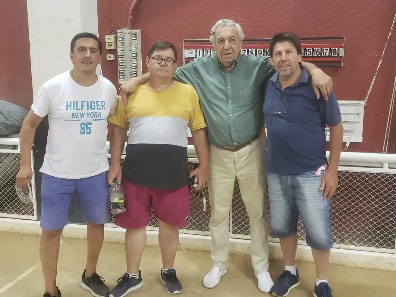 Juanjo Fernández y Carlos Visca se quedaron con el segundo lugar de la zona al vencer a Bronzovich-Cía, en Defensa A.