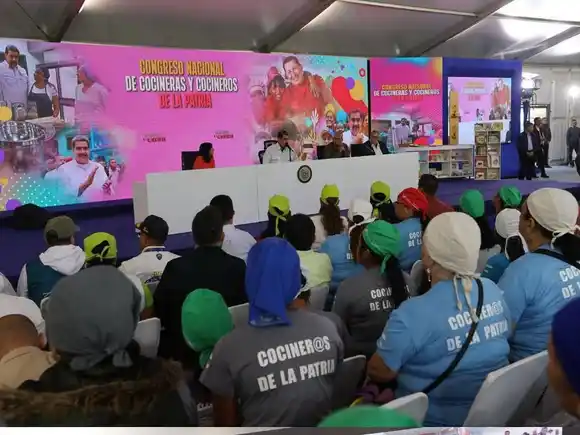 Maduro reclama: "es la primera vez en la historia que un gobierno autoriza públicamente un ataque a través de la CIA"