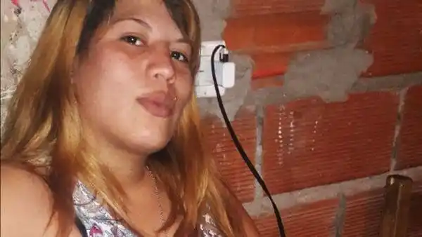 Familiares y amigos de la joven embarazada asesinada en Glew se movilizaron para exigir «justicia»