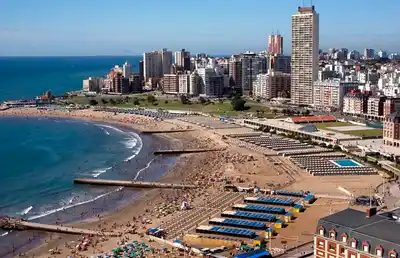 En diciembre comenzarán a regir las multas por fumar en la playa en Mar del Plata