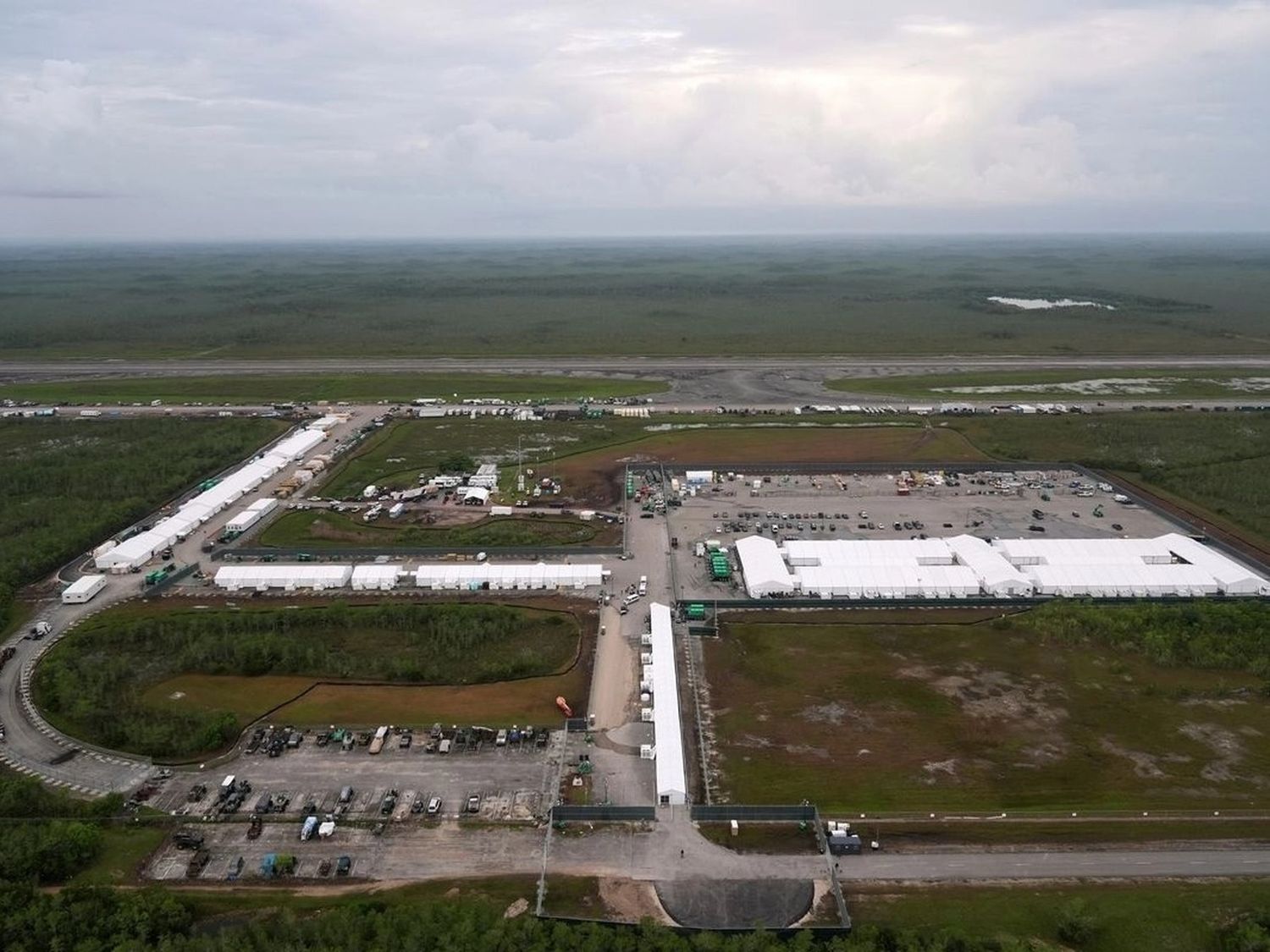 Una jueza ordena desmantelar el centro de detención de migrantes “Alligator Alcatraz”