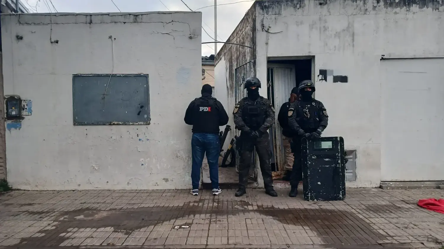 Detuvieron a un joven por golpear con la culata de un arma de fuego a un adolescente que iba para la escuela