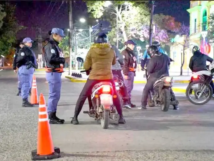 Proponen prohibir que la Policía siga cobrando las
multas de tránsito y transparentar lo que se recauda