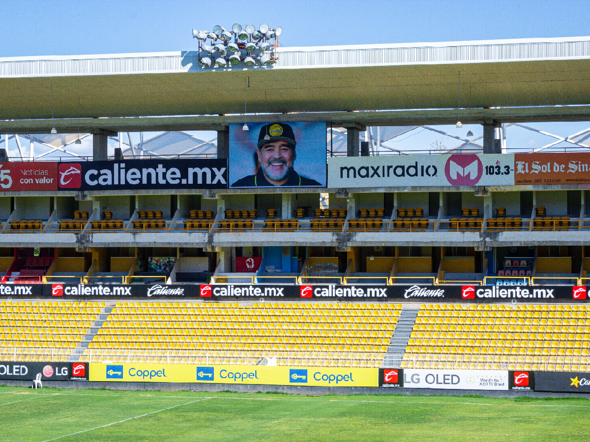 El homenaje de dorados para el "10"