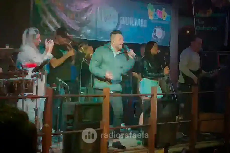 Lisandro Márquez tocando en el escenario de Bamba