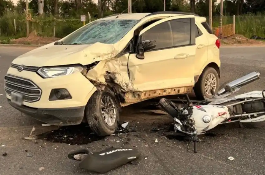 Murió una joven motociclista tras chocar contra una camioneta en General Lagos